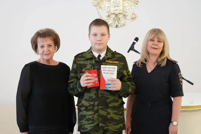 В Сергиево-Посадском ЗАГСе вручили первые паспорта — фото 4