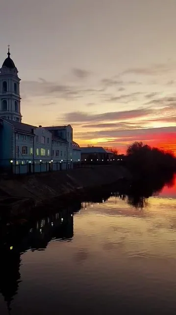 Сегодняшний закат над Ногинском и его отражение в реке. — фото 1