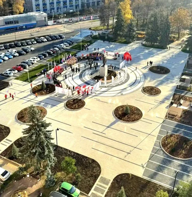 В Красногорске открыли обновлённую площадь Оптиков. — фото 1