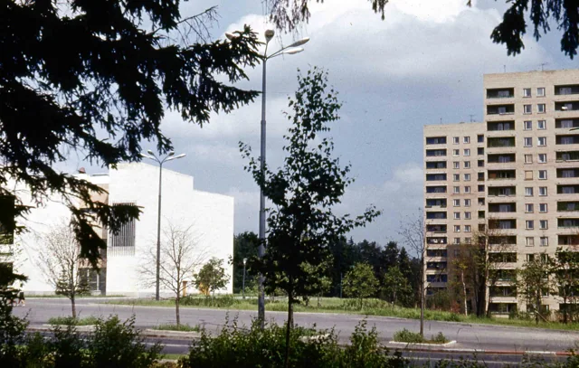 Улица Юности в районе кинотеатра «Эра». Зеленоград, 1972 год. — фото 1