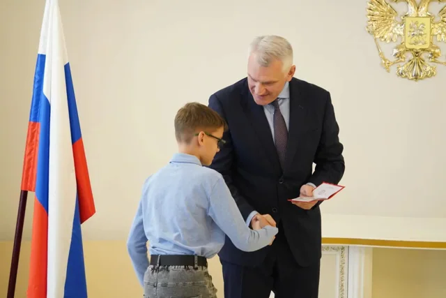 В Сергиево-Посадском ЗАГСе вручили первые паспорта — фото 8