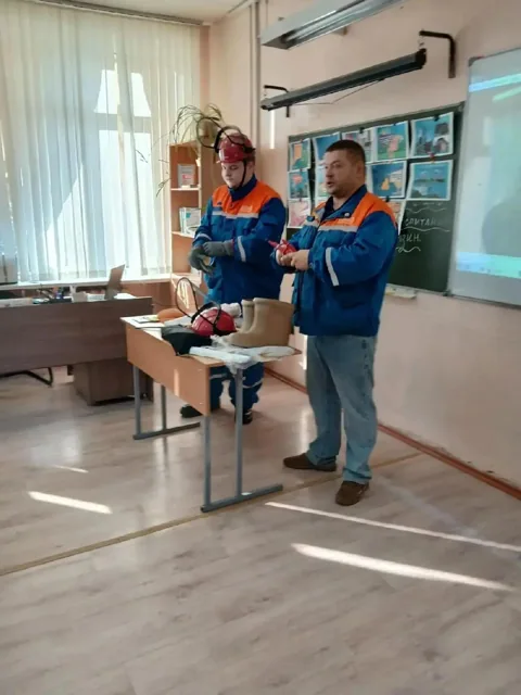 В конце октября специалисты «Мособлэнерго» провели в Центре образования № 4 в Ногинске урок «Электричество — не игрушка!» для 25 четвероклассников. — фото 2