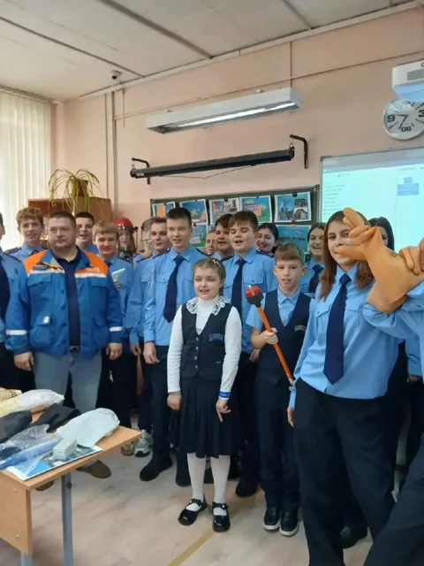 В конце октября специалисты «Мособлэнерго» провели в Центре образования № 4 в Ногинске урок «Электричество — не игрушка!» для 25 четвероклассников. — фото 6