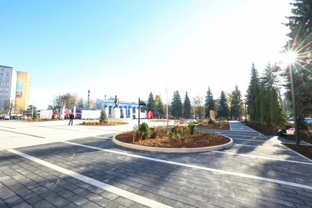 В Красногорске открыли обновлённую площадь Оптиков. — фото 2