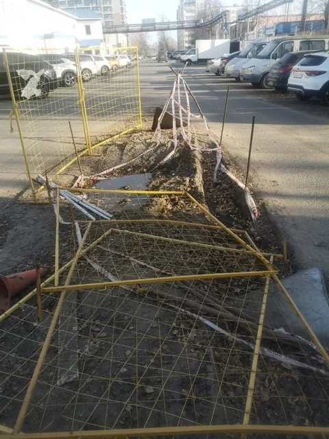 На Фабричной после раскопок остаётся незаделанный участок дороги — фото 4