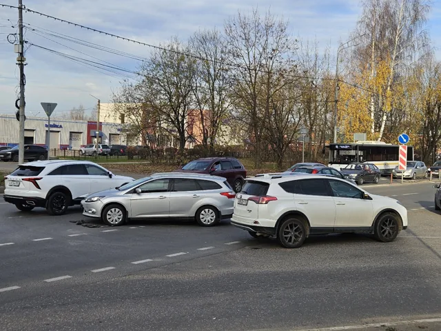 ДТП на пересечении Дружбы и Новоугличского шоссе — фото 1